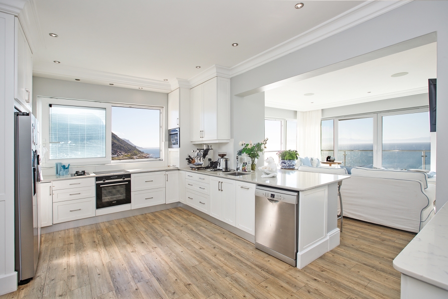 7 Bedroom Property for Sale in Cairnside Western Cape